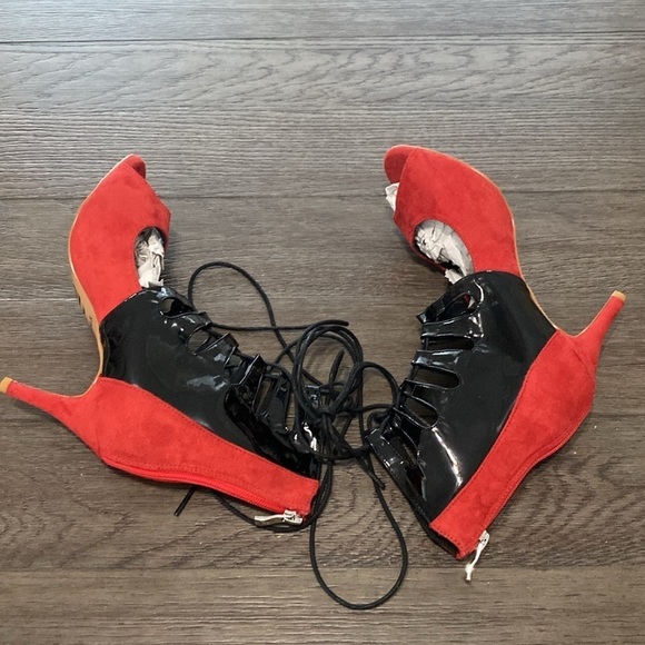 NWT BURJU Ryann Lace Up Open Toe Strappy Ankle Boots | red/black 10.5 - Picture 2 of 12